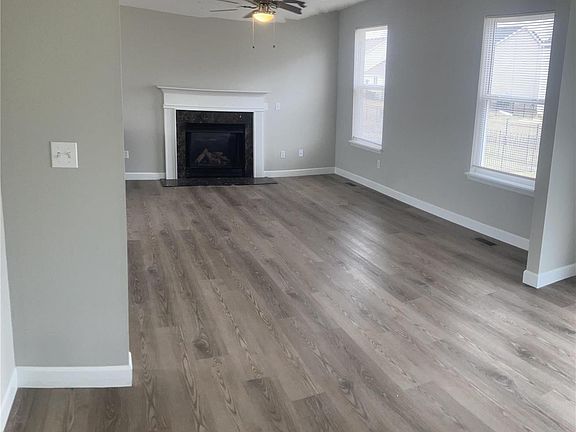 4th image of 221 Americana Cir