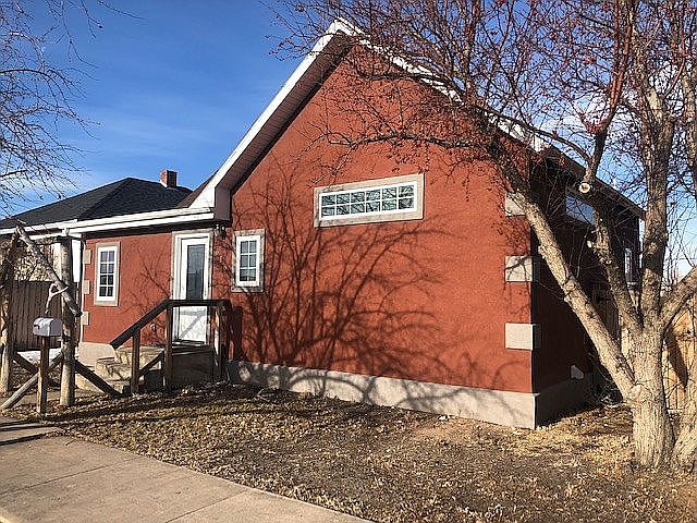 1st image of 616 S Pine St