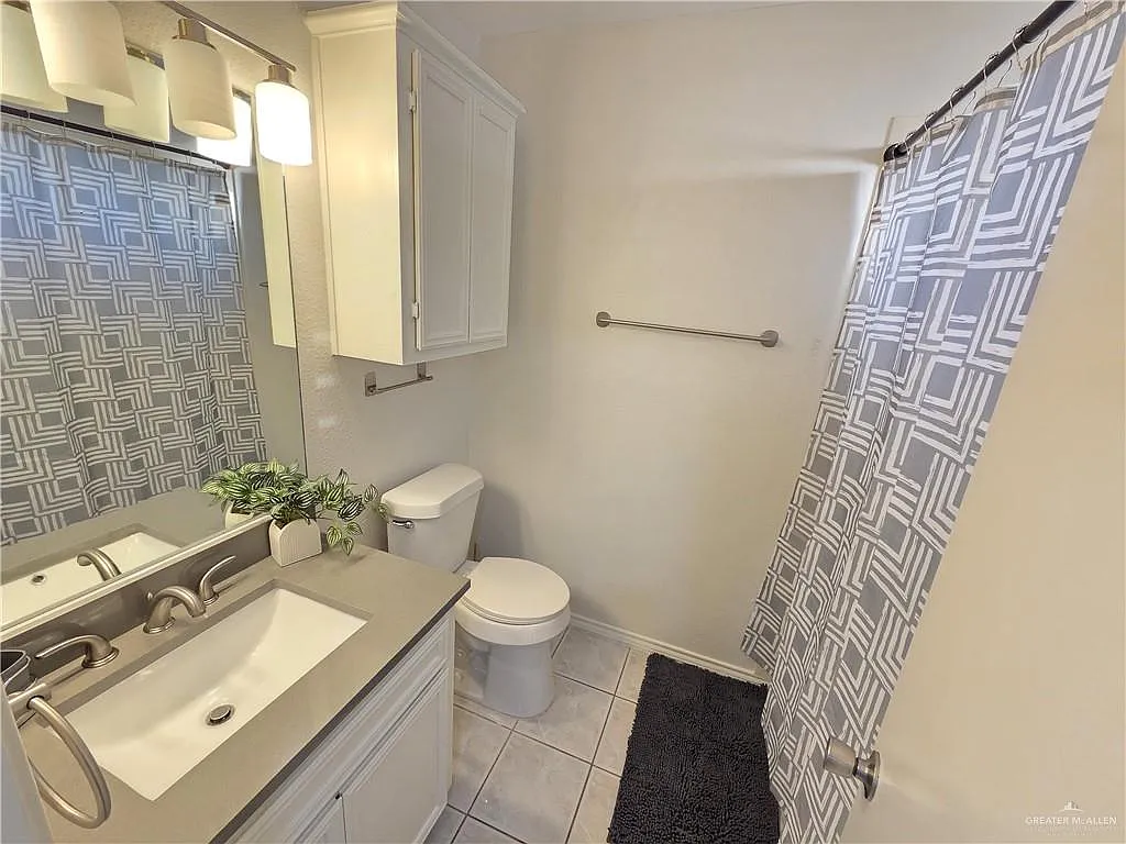 2 bed, 2.0 bath, 9060 sqft, $1,300 — Photo 2