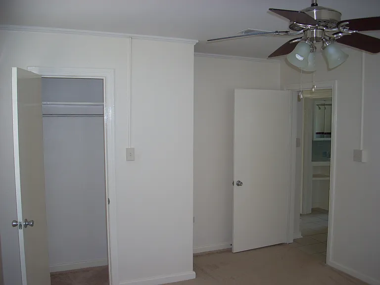 1551 S Acadian Thruway #B — Photo 15