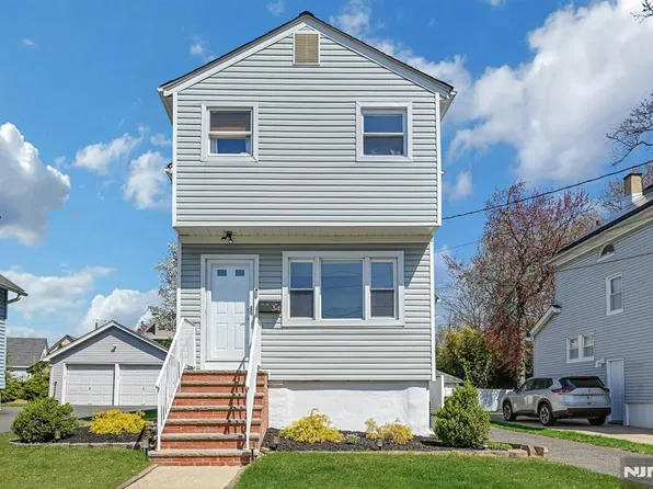 34 Shadyside Ave, Dumont, NJ 07628