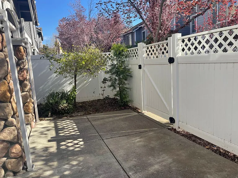 5740 Caprice Cmn — Photo 5