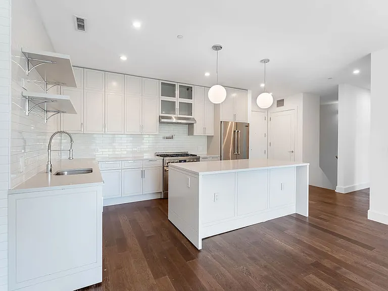 372 9th Luxury Rentals — Photo 45