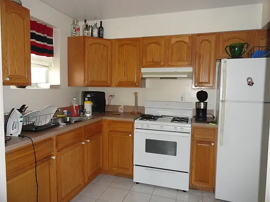 Rented by Halvatzis Realty | media 2