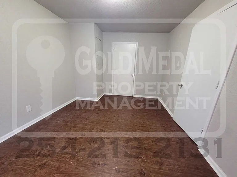 711 W Avenue C — Photo 5