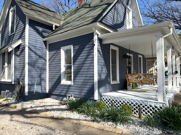 758 S Locust St, Ottawa, KS 66067
