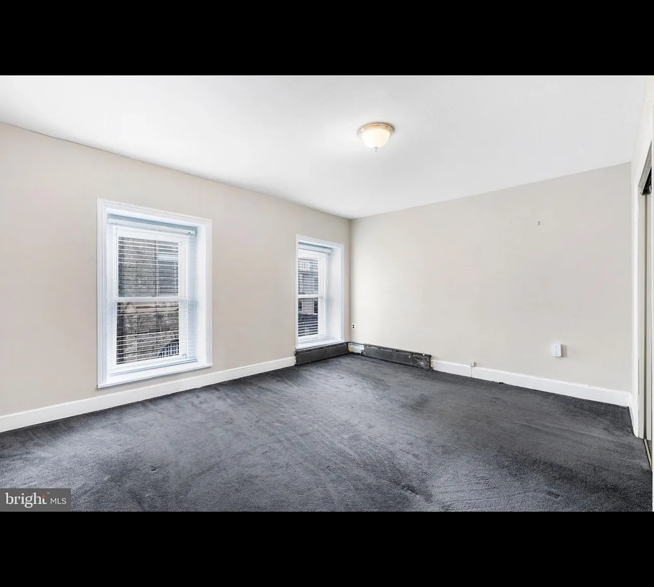 6 bed, 2752 sqft, $4,300 — Photo 2