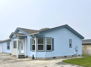 827 10th St SW, Bandon, OR 97411