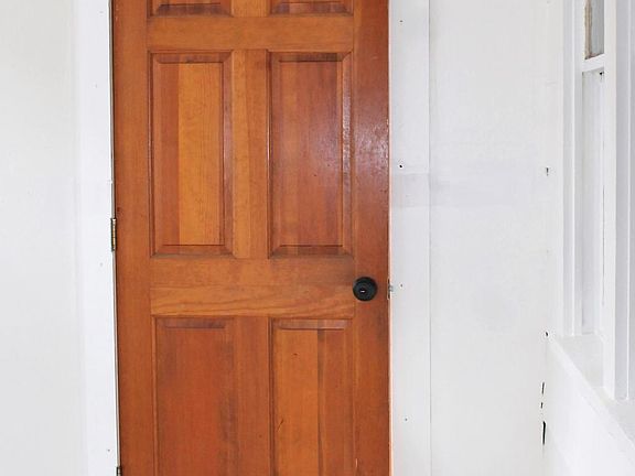 2nd image of 393 Newburgh Ave