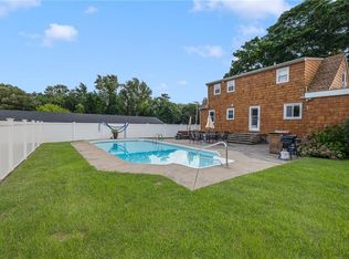 14 Fleet Ave, Warwick, RI 02888