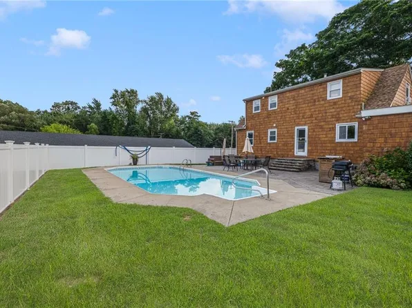 14 Fleet Ave, Warwick, RI 02888