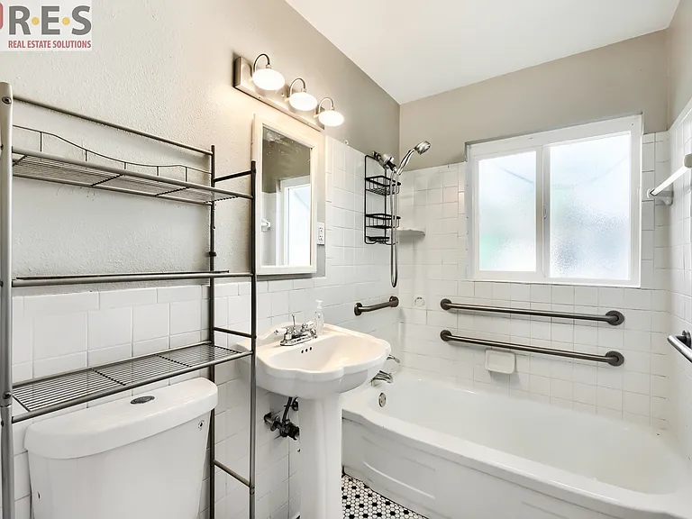 3201 S Holly St — Photo 12