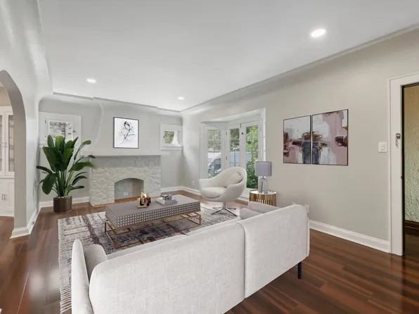 1416 Martha Washington Dr, Wauwatosa, WI 53213