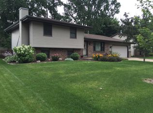 2600 S Meadowview Ln, Appleton, WI 54915