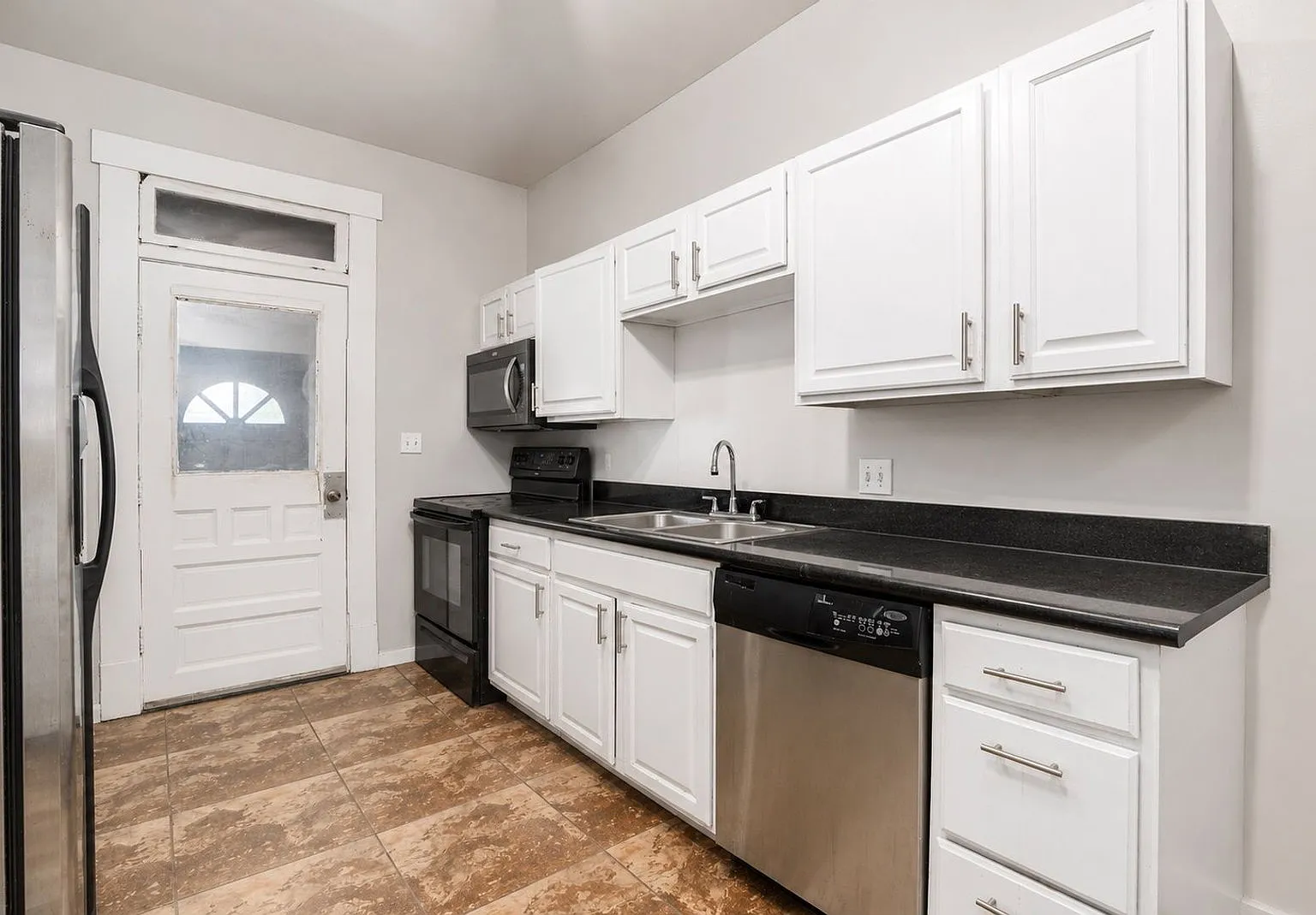 7 bed, 2.5 bath, $4,395 — Photo 3