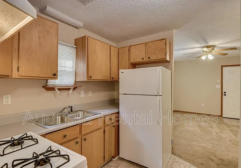 1500 Heard Ave #B — Photo 9