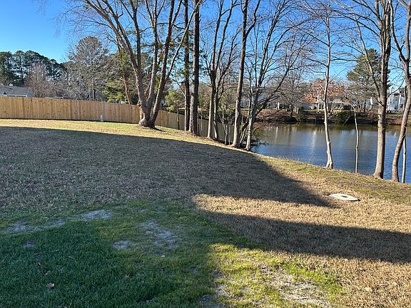 5th image of 905 Helmsdale Ct