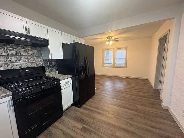 1210 W Parker St — Photo 3