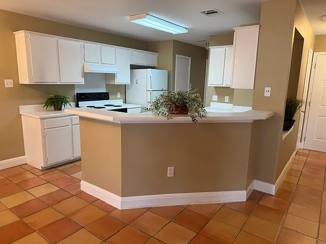2 bed, 2.5 bath, 2321 sqft, $1,695 — Photo 3