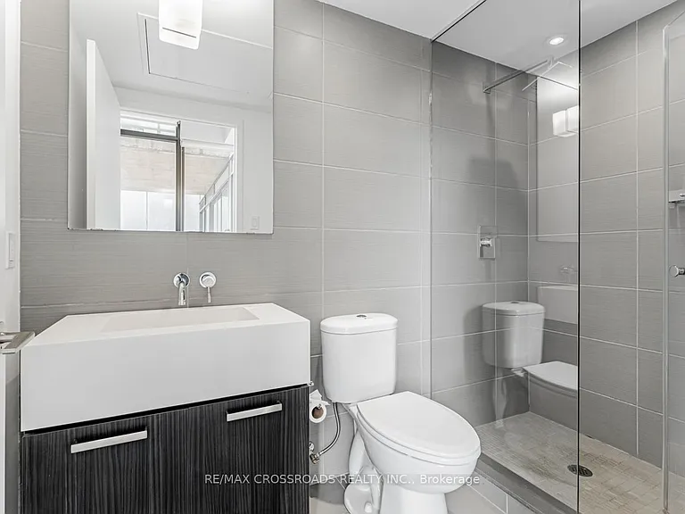 560 King St W #524 — Photo 24