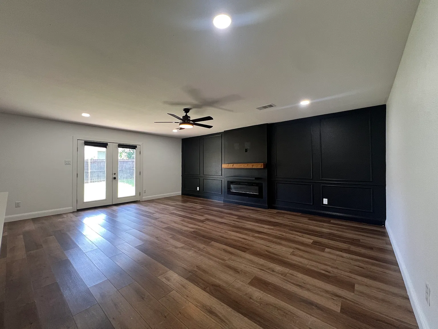 3 bed, 1359 sqft, $2,250 — Photo 2