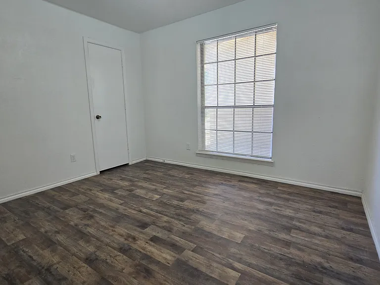902 Rockwall Dr — Photo 4