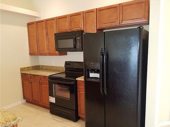 3rd image of 2122/2124 NE 6th St