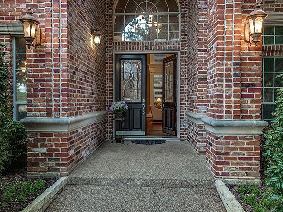3rd image of 700 Nelson Ct