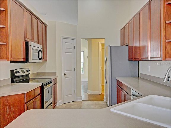 5th image of 2624 Allwood Ave