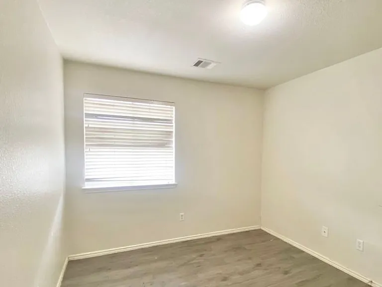 1501 Darjeeling Dr — Photo 13