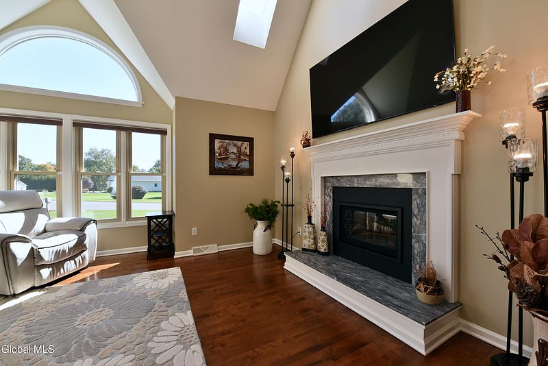 4th image of 282 Wilderness Court
