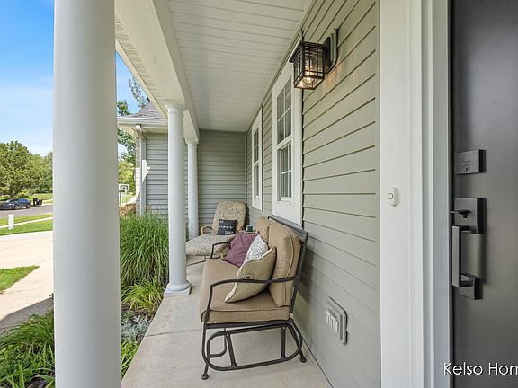5th image of 2234 Beatrice Dr NE