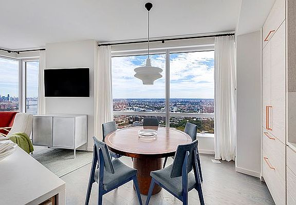 5th image of 1 City Poin APT 48D