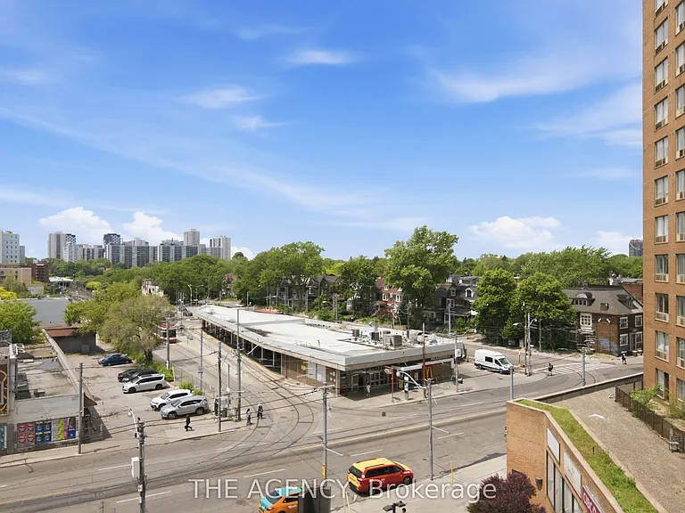 2350 Dundas St W #520A — Photo 2