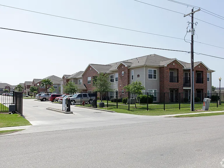 Freeport Oaks Apartments — Photo 22