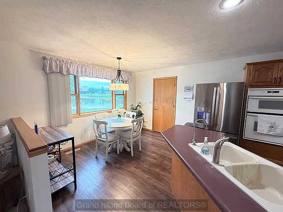 4th image of 33 Jansen Cir