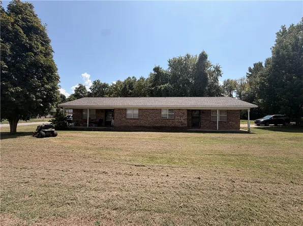 1000 & 1002 E Poplar St, Clarksville, AR 72830