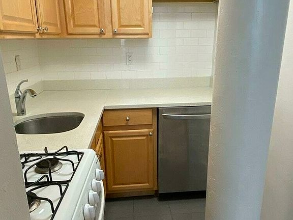 2nd image of 89 Bleecker St APT 1C