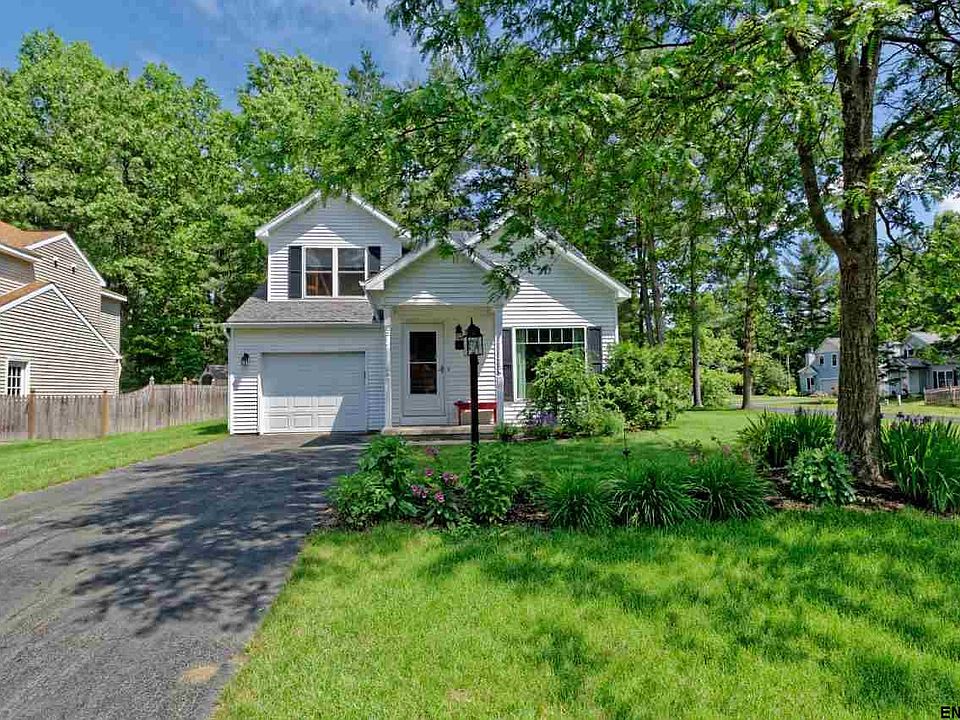 1st image of 207 Meadowlark Dr