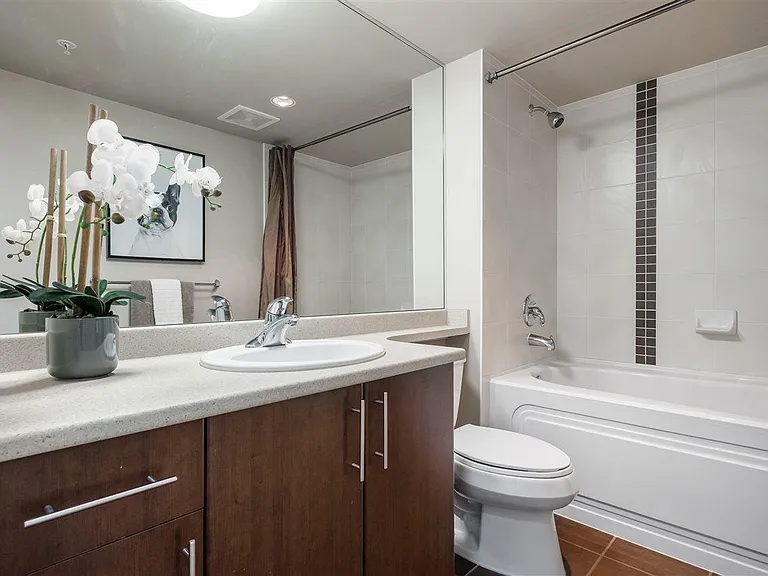 125 Milross Ave — Photo 7