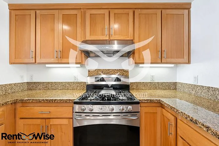 2 bed, 2.0 bath, 1061 sqft, $3,995 — Photo 4