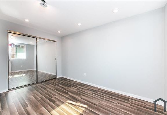 3rd image of 4020 Stevely Ave