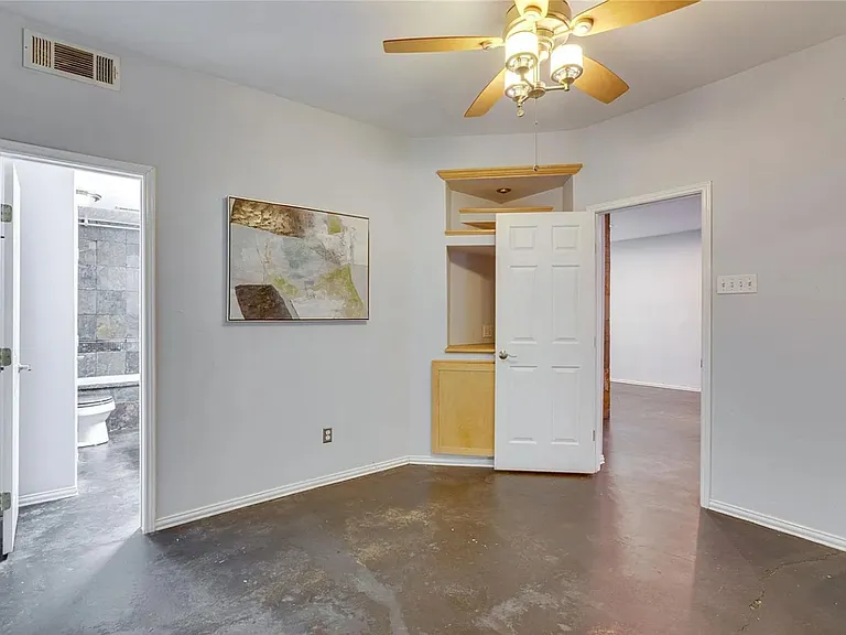 4104 N Hall St #102 — Photo 15