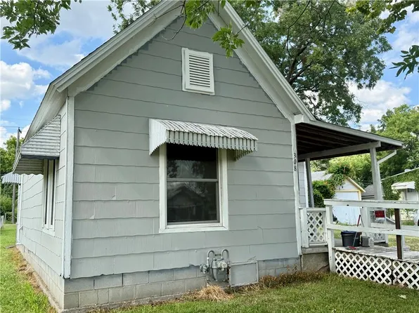 308 W 2nd St, Coffeyville, KS 67337