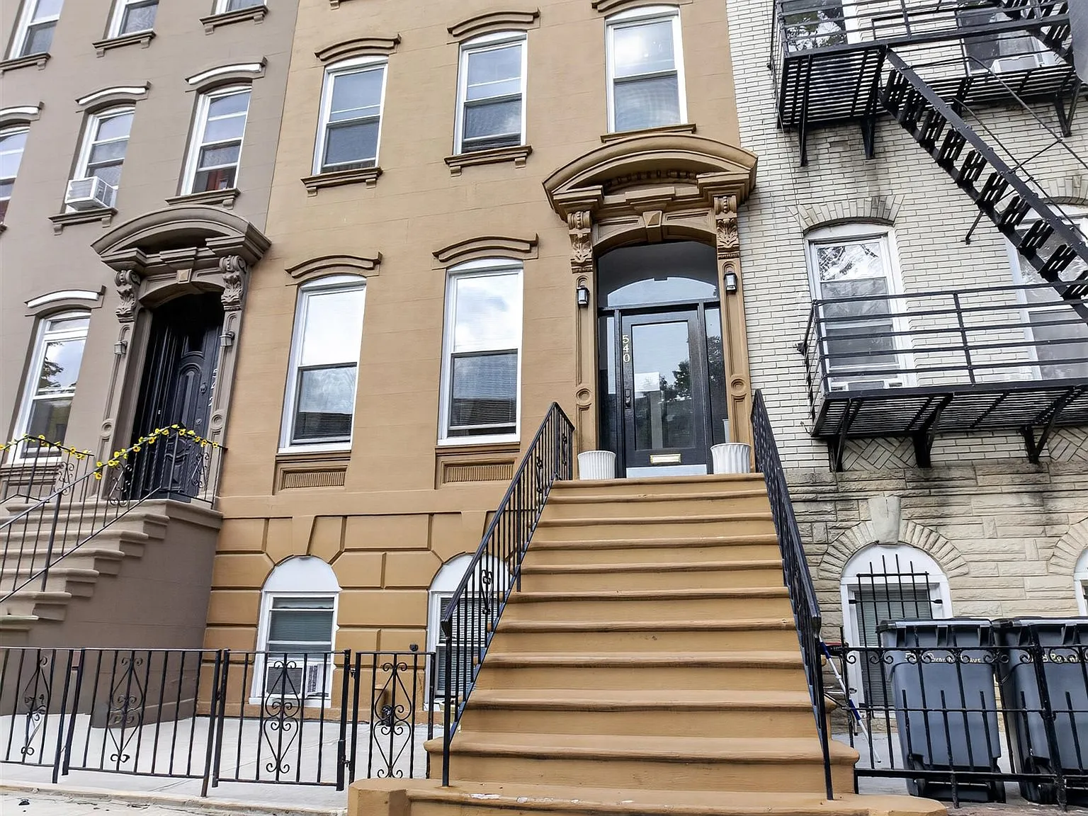 1 bed, 1.0 bath, $1,700 — Photo 4
