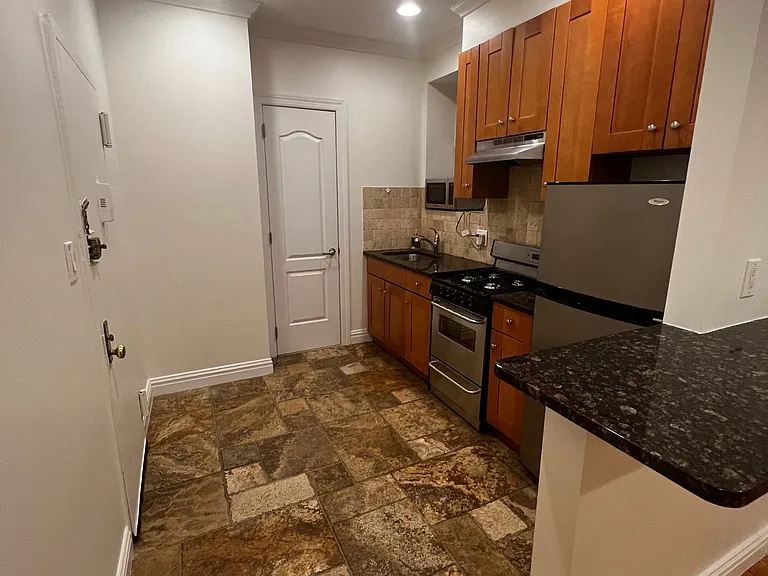 348 E 65th St #7 — Photo 22