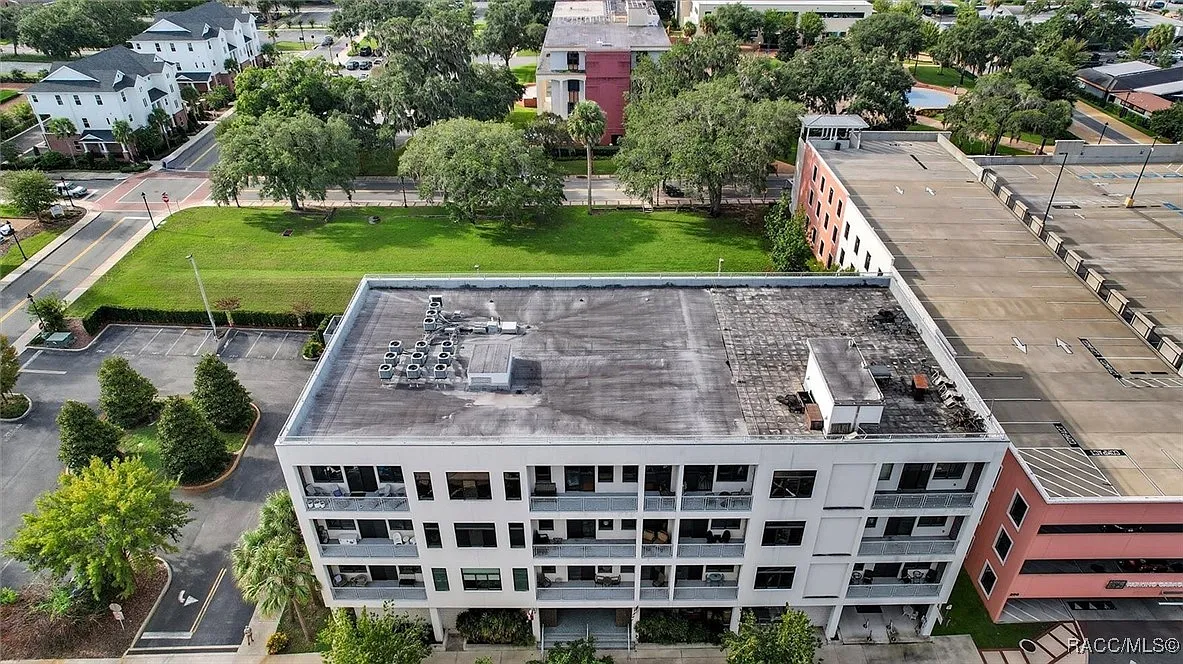 Building Photo - 302 SE Broadway St #460