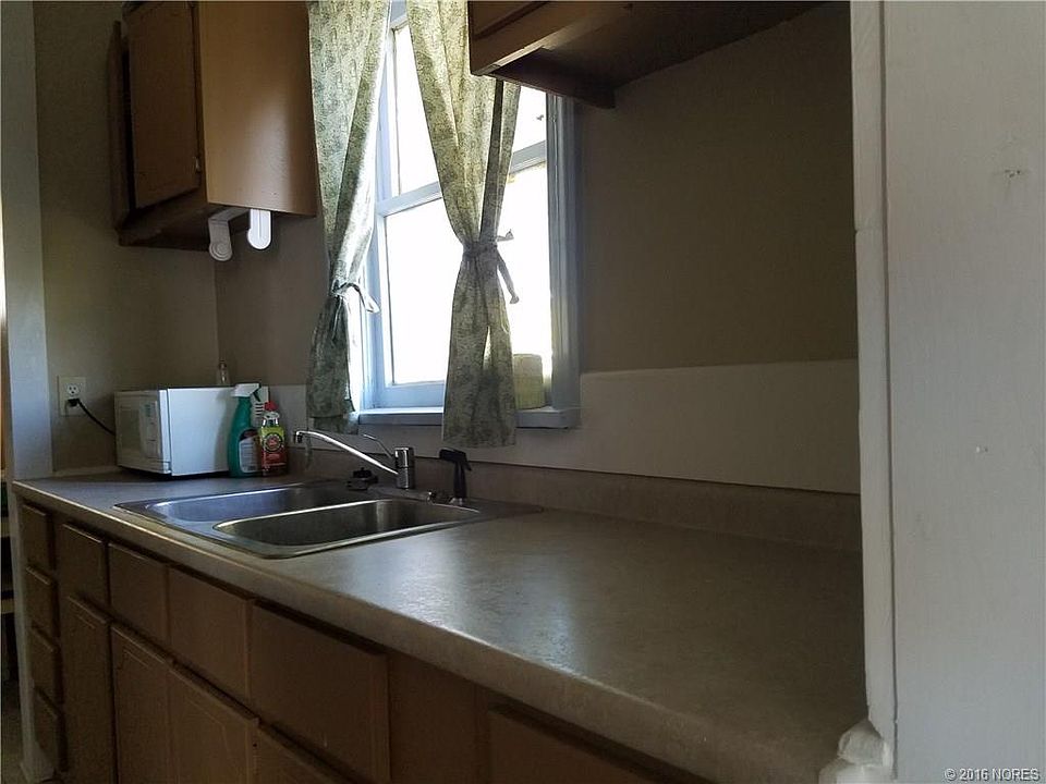 2nd image of 514 N Oxford Ave