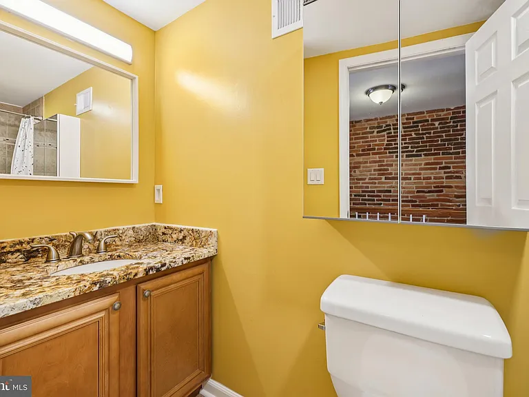 49 E Heath St — Photo 30