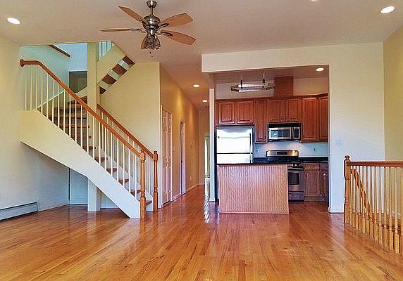 1st image of 566 20th St APT 3